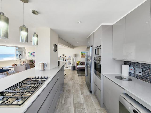 2 Bedroom Property for Sale in Sea Point Western Cape